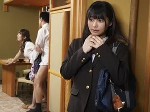 Con mèo nhỏ mới lớn cướp ông chồng của mẹ