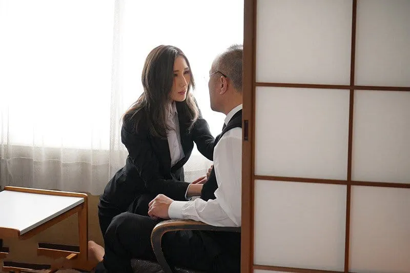 Bí mật ngoại tình của nữ giáo viên julia và hiệu trưởng